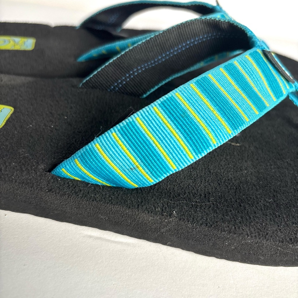 Teva Blue Striped Flip Flops. Size 8 - Picture 8 of 8